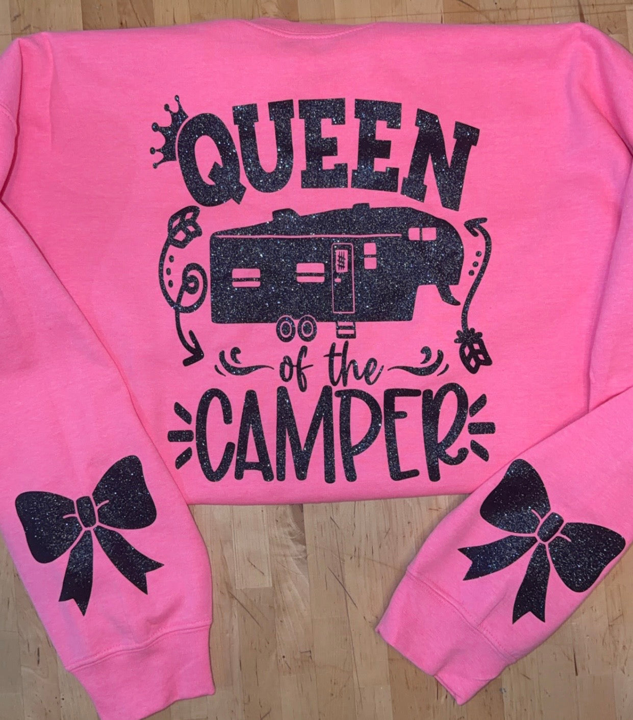 👑✨ QUEEN OF THE CAMPER – Sparkly Camping Sweatshirt/Shirt! ✨🩷