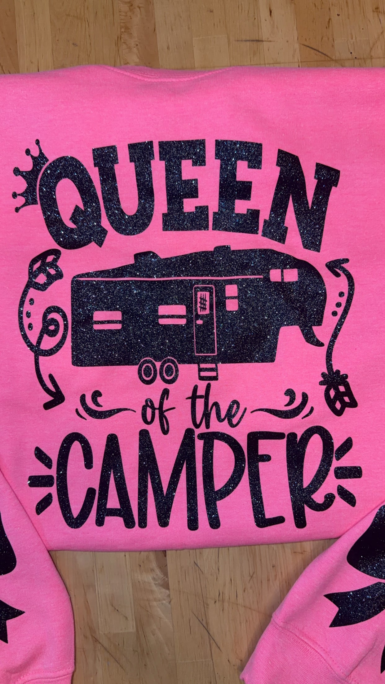 👑✨ QUEEN OF THE CAMPER – Sparkly Camping Sweatshirt/Shirt! ✨🩷